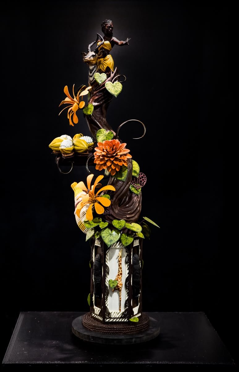 Een volledig chocoladekunstwerk voor een patisseriewedstrijd